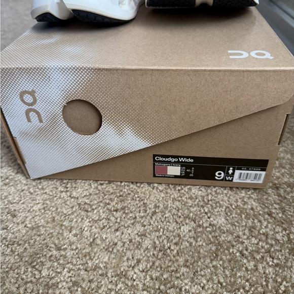 On Running' CloudGo Wide Shoes - Picture 13 of 13